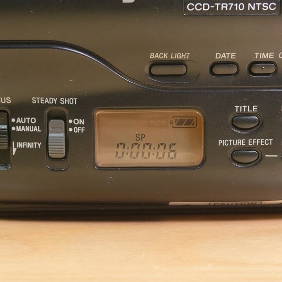 COPY - Sony Handycam CCD-TR710 NTSC Video8 Camera Camcorder, Made in Japan - Picture 4 of 8